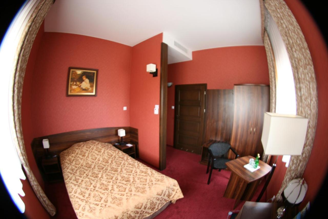 Hotel Dworski Galaktyczny Park Warzymice Zimmer foto